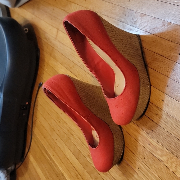 Red wedges - Picture 2 of 2